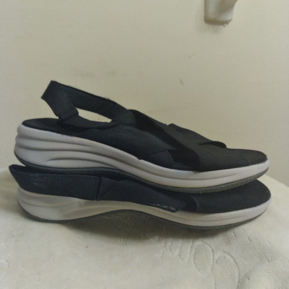 Women's EASY SPIRIT Black Sandals Size 8 - Picture 4 of 16
